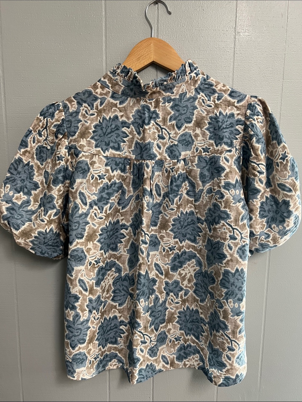NWT Floral Gigio Top Blouse Shirt Medium Blue - Picture 6 of 12